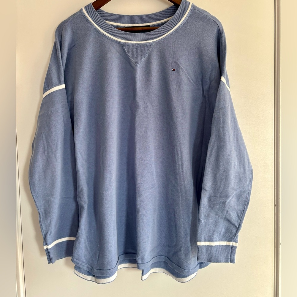 Tommy Hilfiger EUC- periwinkle sweater with white stripe detailing